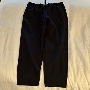 Classic Black Woman Tapered Leg Mid Rise 7/8 Luxtreme Pant Lululemon Size L